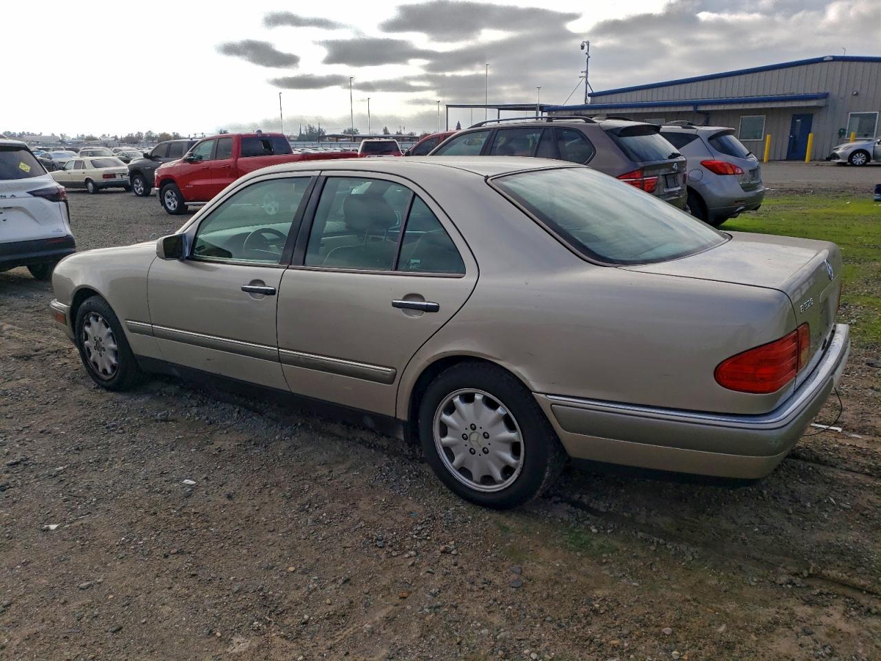 Lot #3317024092 1997 MERCEDES-BENZ E 320