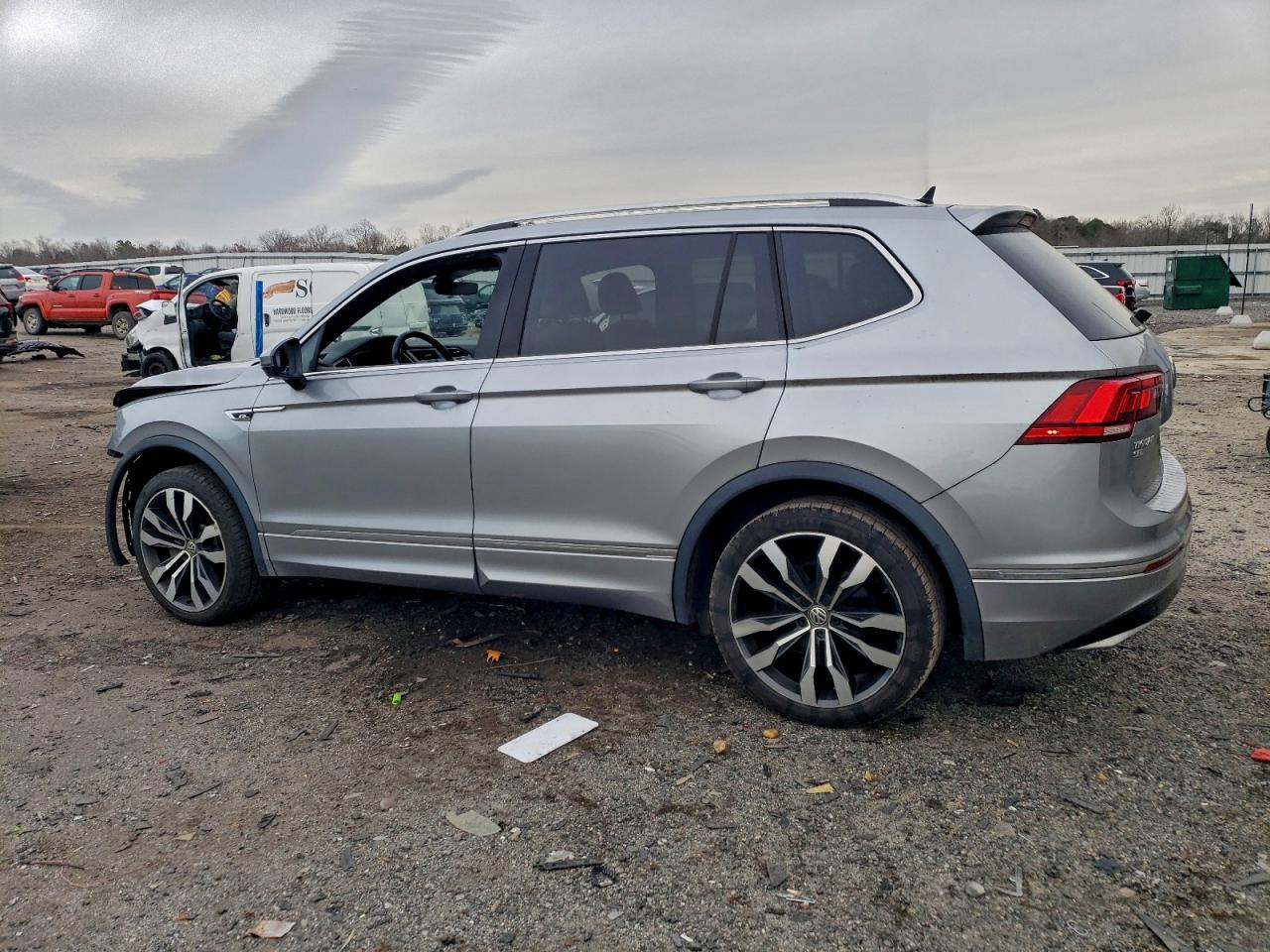 VOLKSWAGEN TIGUAN SEL PREMIUM R-LINE