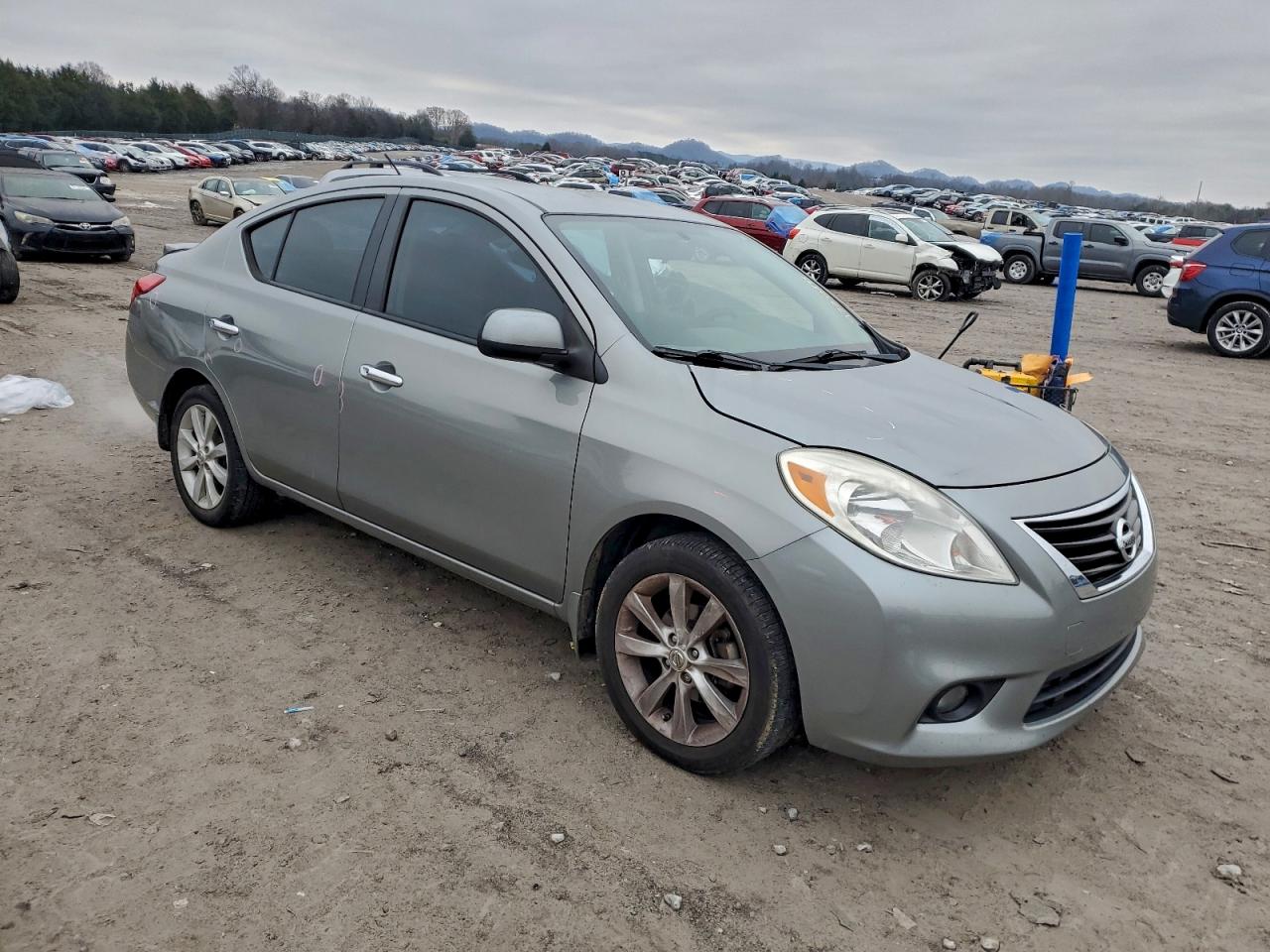 NISSAN VERSA S