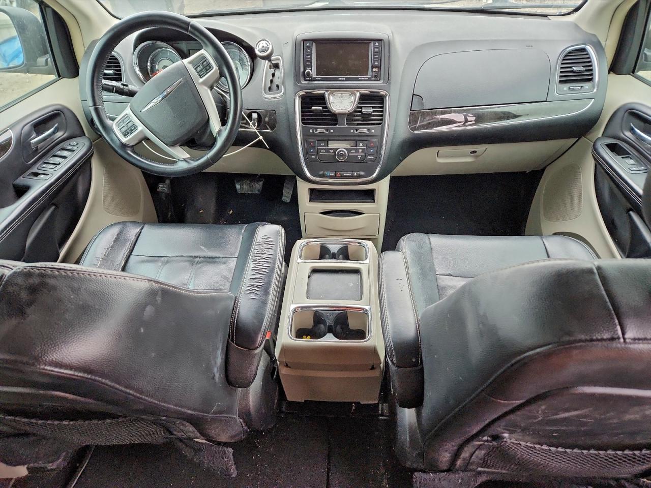 Lot #3302756340 2014 CHRYSLER TOWN & COU