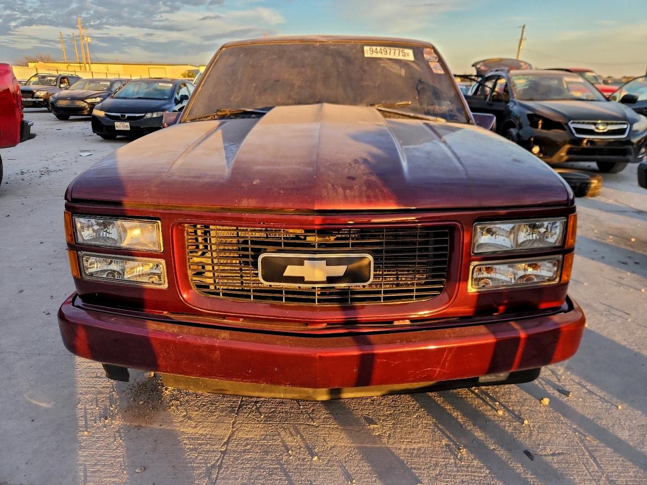 Lot #3304890572 1997 CHEVROLET GMT-400 C1