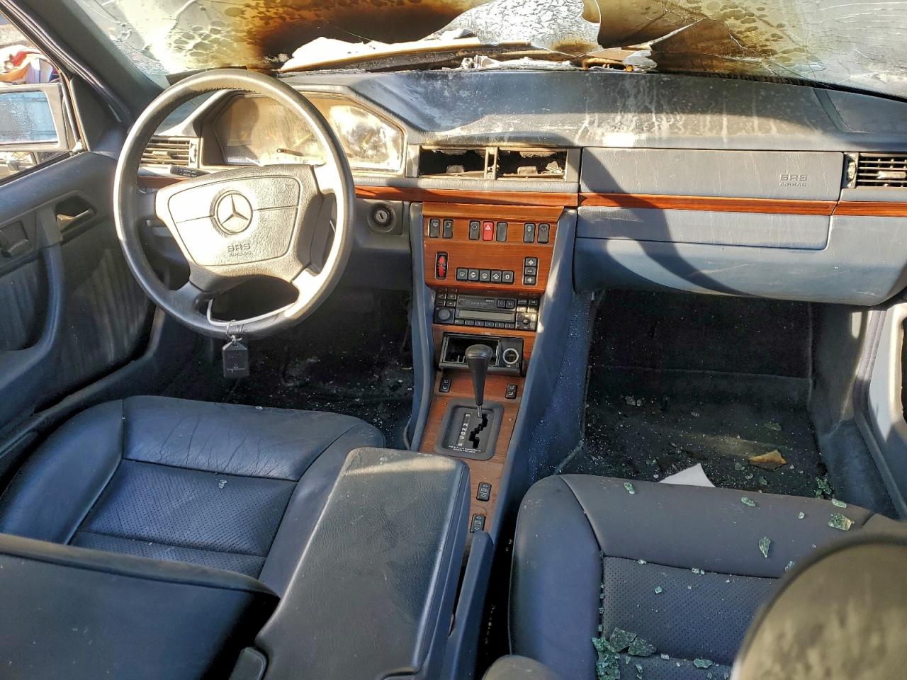 Lot #3315929107 1995 MERCEDES-BENZ E 320 BASE