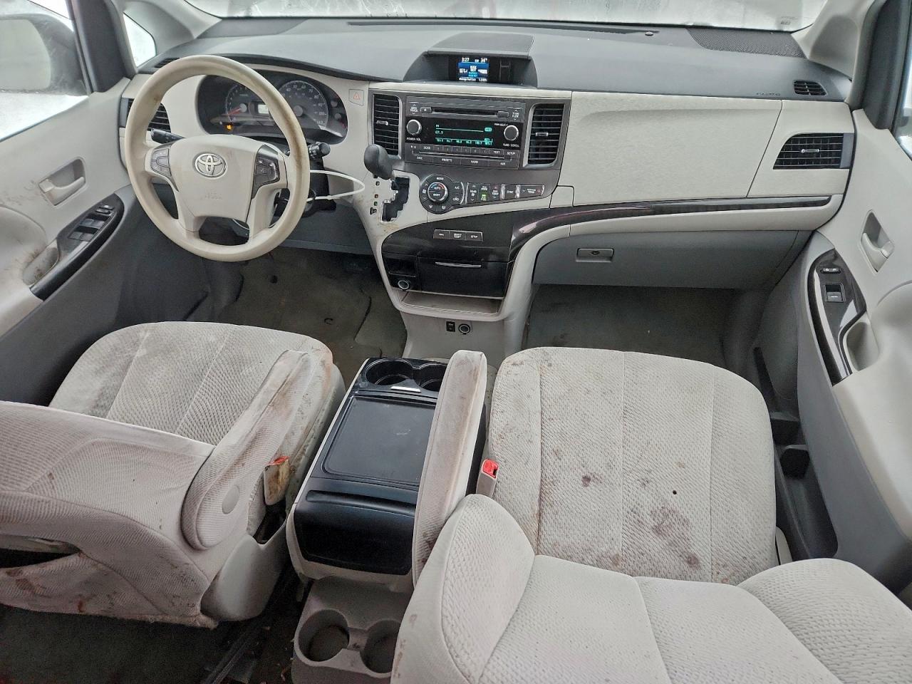 Lot #3316024785 2014 TOYOTA SIENNA LE