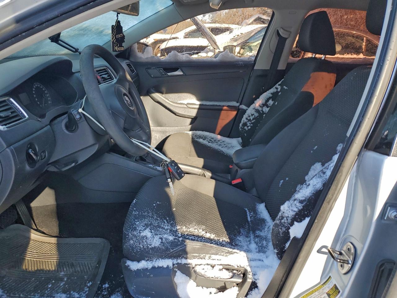 VOLKSWAGEN JETTA BASE