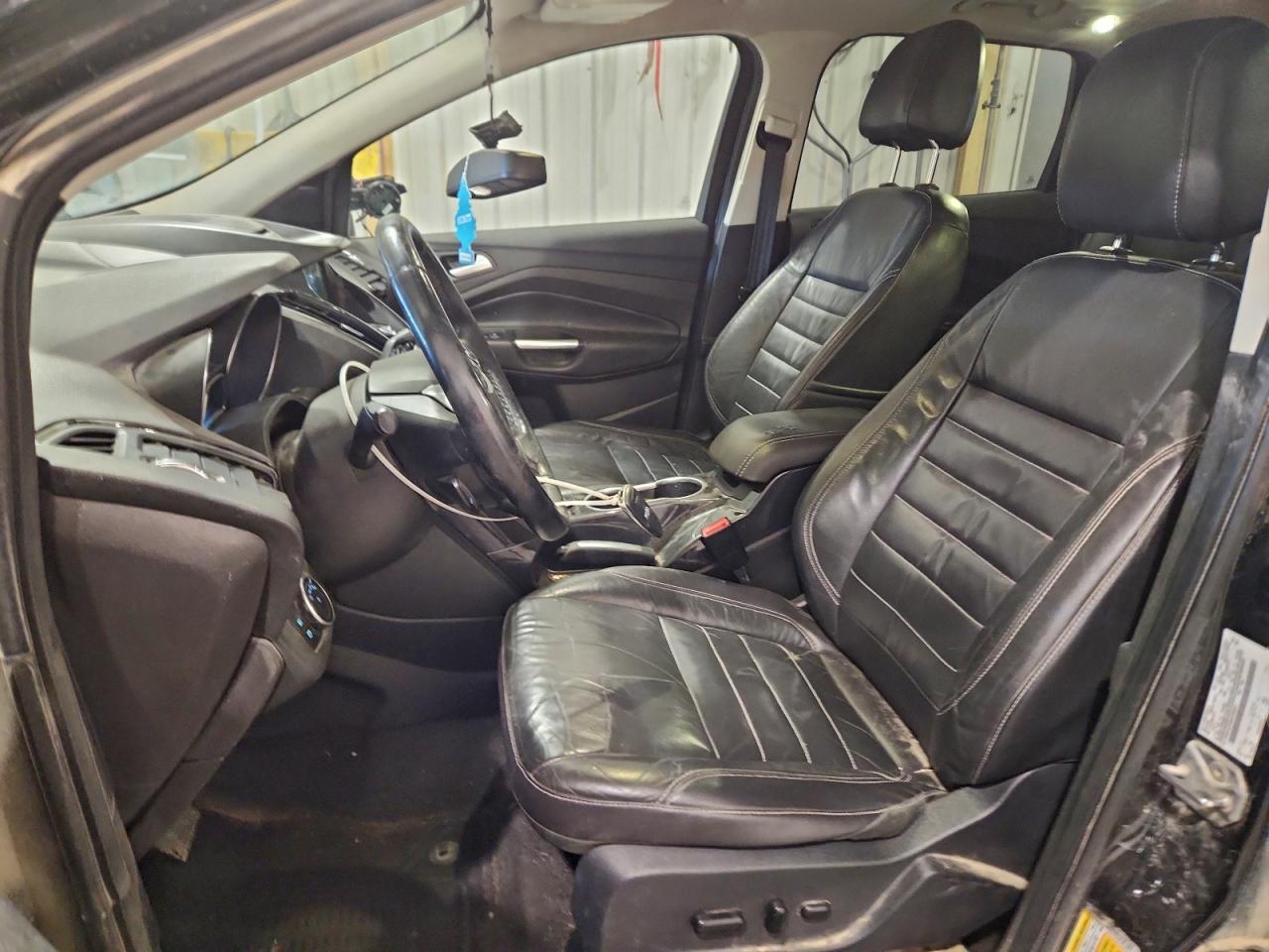 FORD ESCAPE TITANIUM