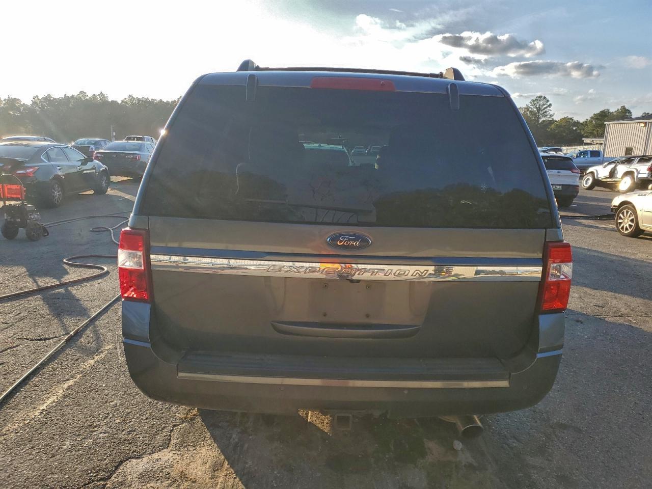 FORD EXPEDITION EL XLT