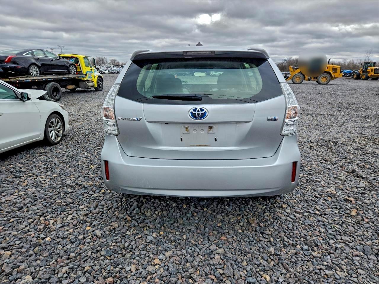 TOYOTA PRIUS V