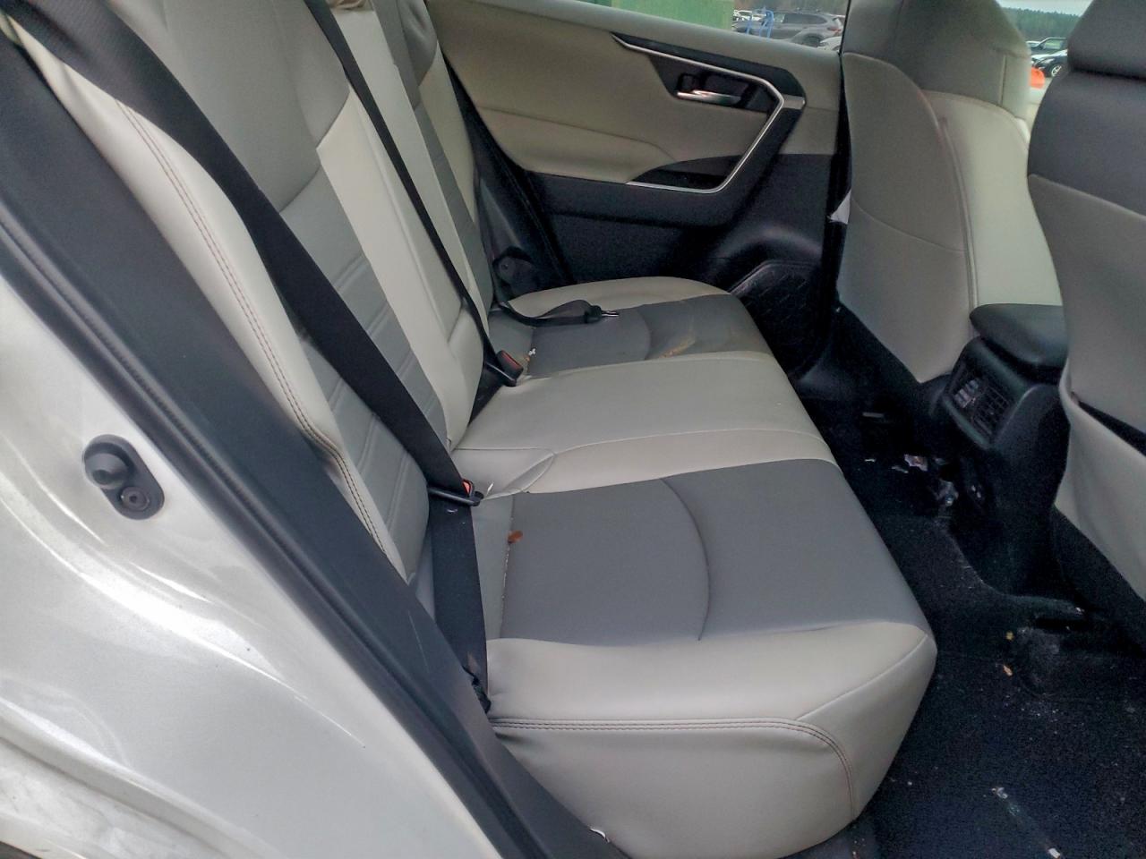 TOYOTA RAV4 XLE PREMIUM