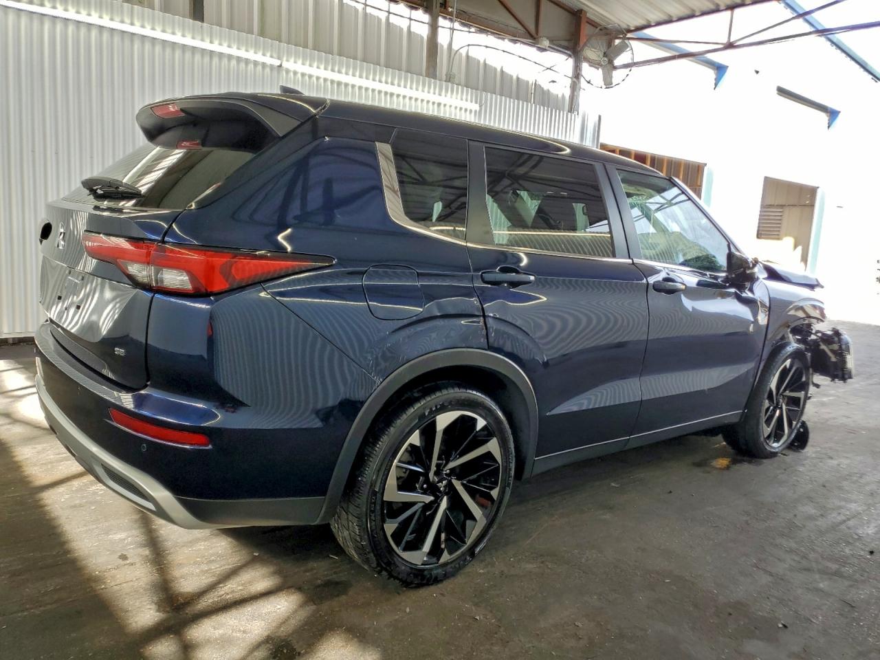 MITSUBISHI OUTLANDER SE