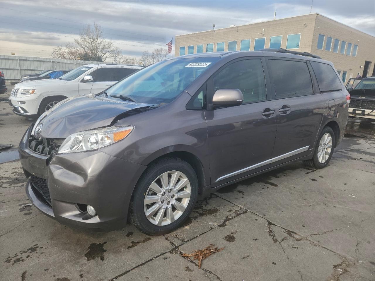 TOYOTA SIENNA XLE