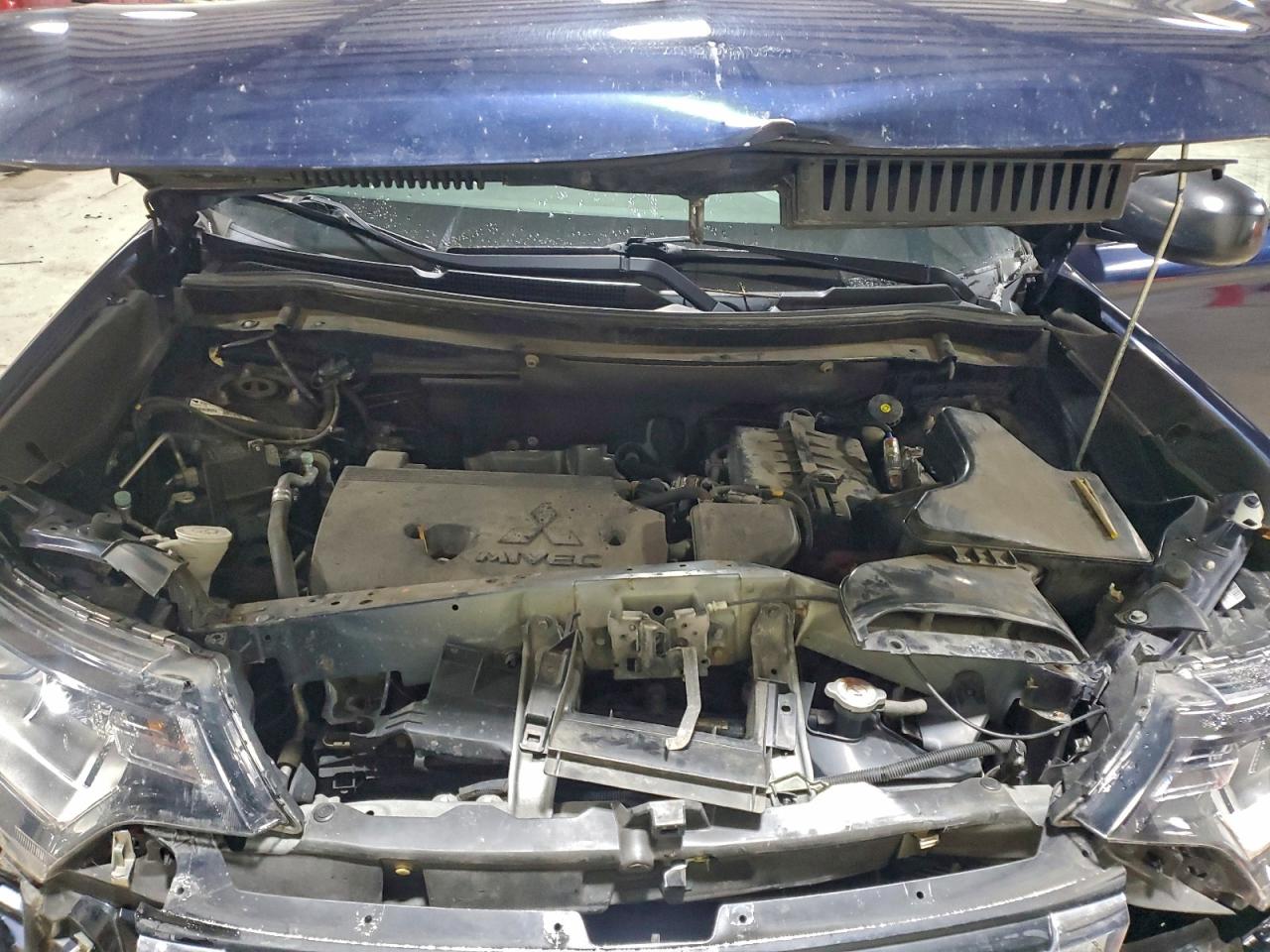 MITSUBISHI OUTLANDER ES