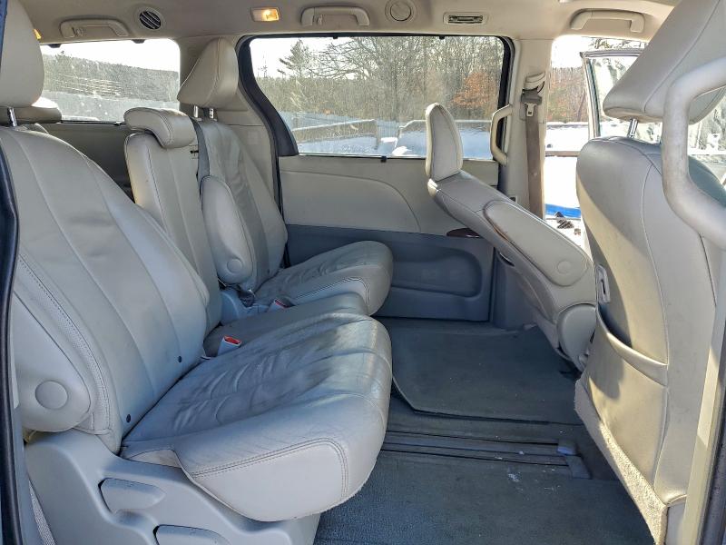 2013 TOYOTA SIENNA XLE #3303658962
