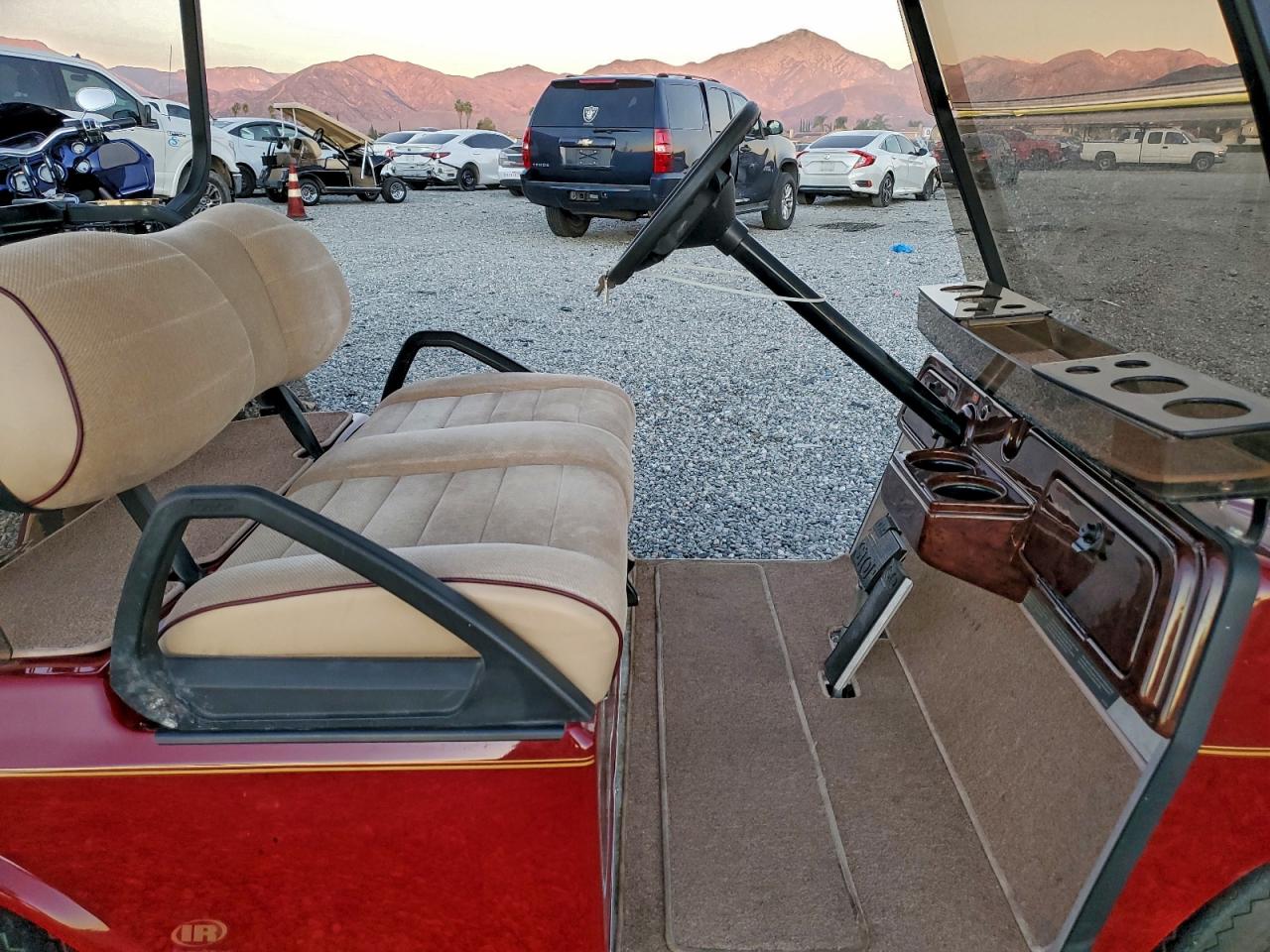 Lot #3317178120 2004 CLUB GOLF CART