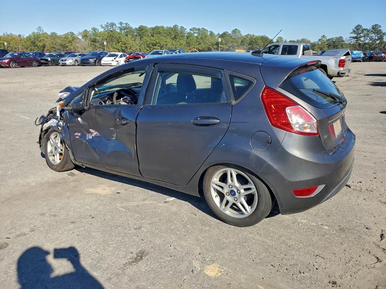 Lot #3317917905 2018 FORD FIESTA SE