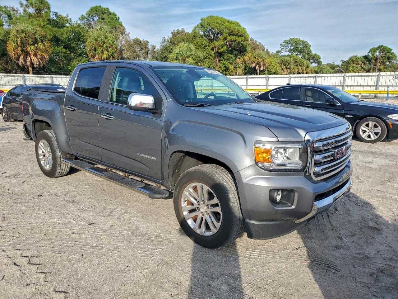GMC CANYON SLT