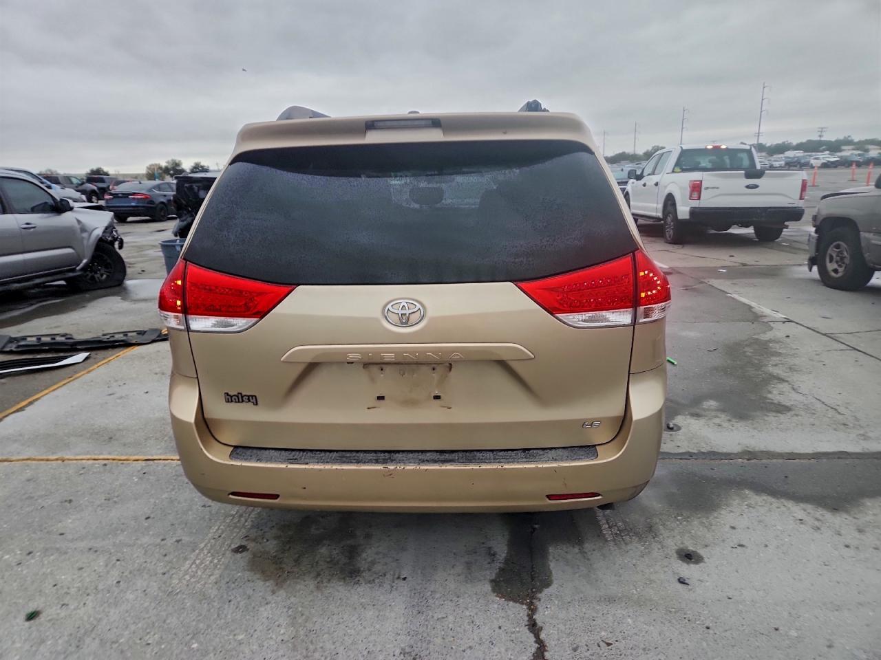 Lot #3305505097 2011 TOYOTA SIENNA LE
