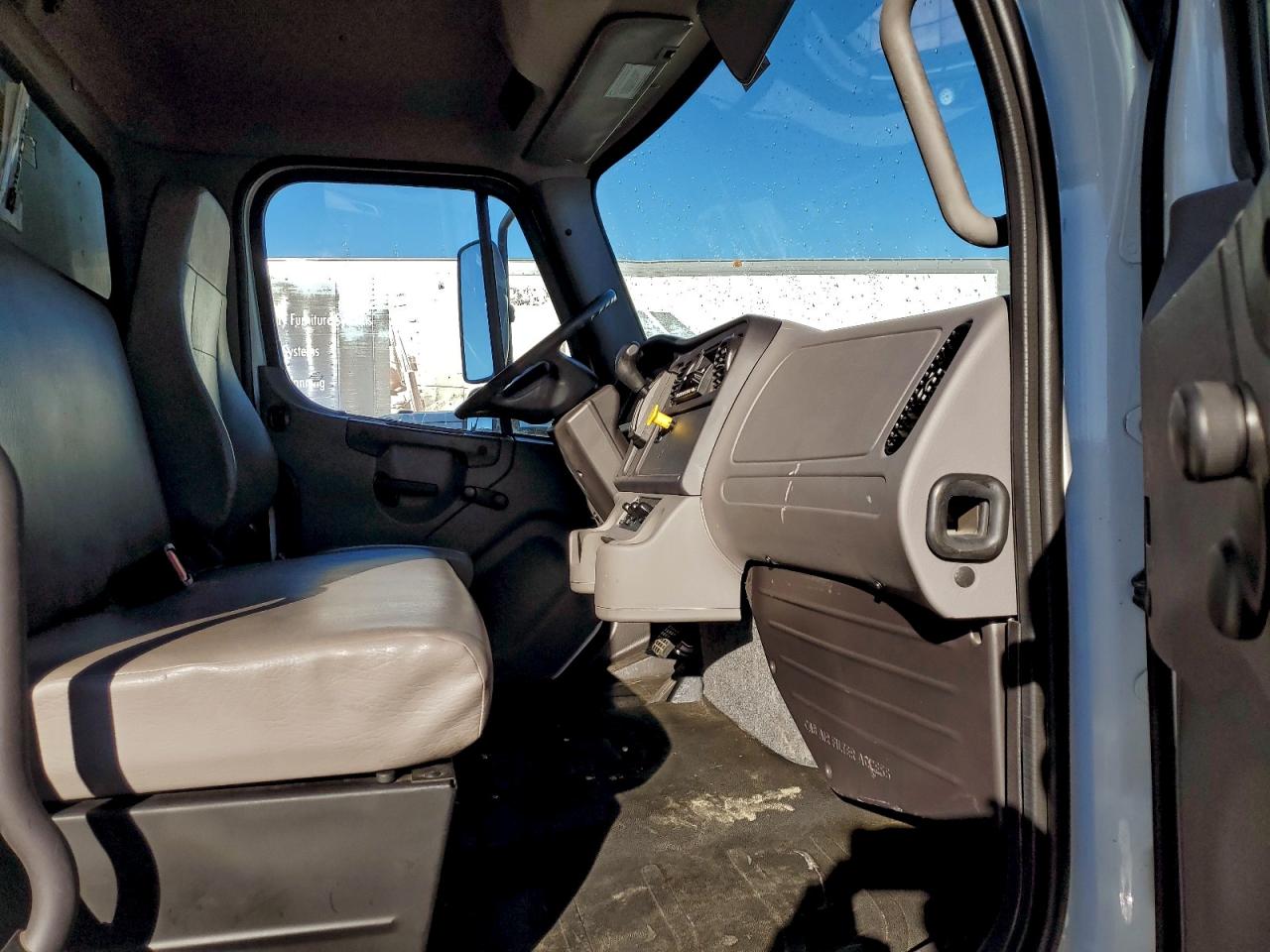 Lot #3318099367 2023 FREIGHTLINER M2