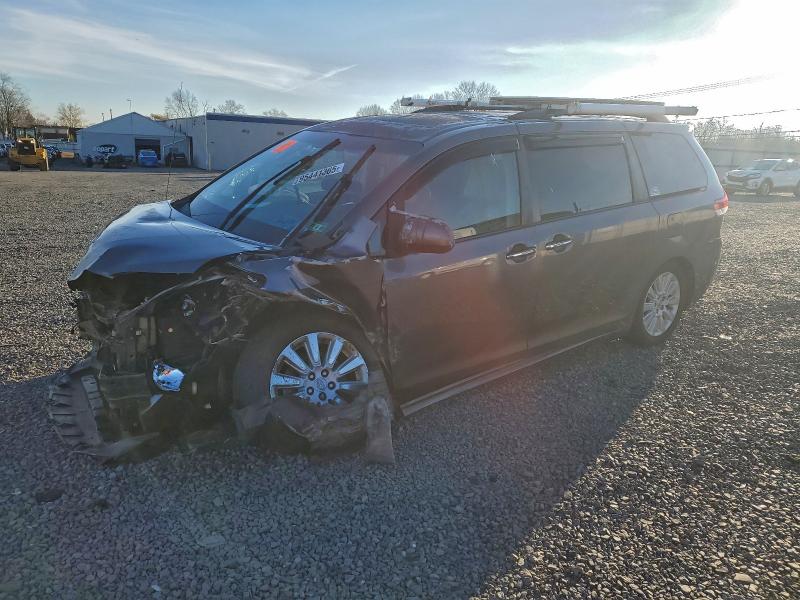 2014 TOYOTA SIENNA XLE #3310537046