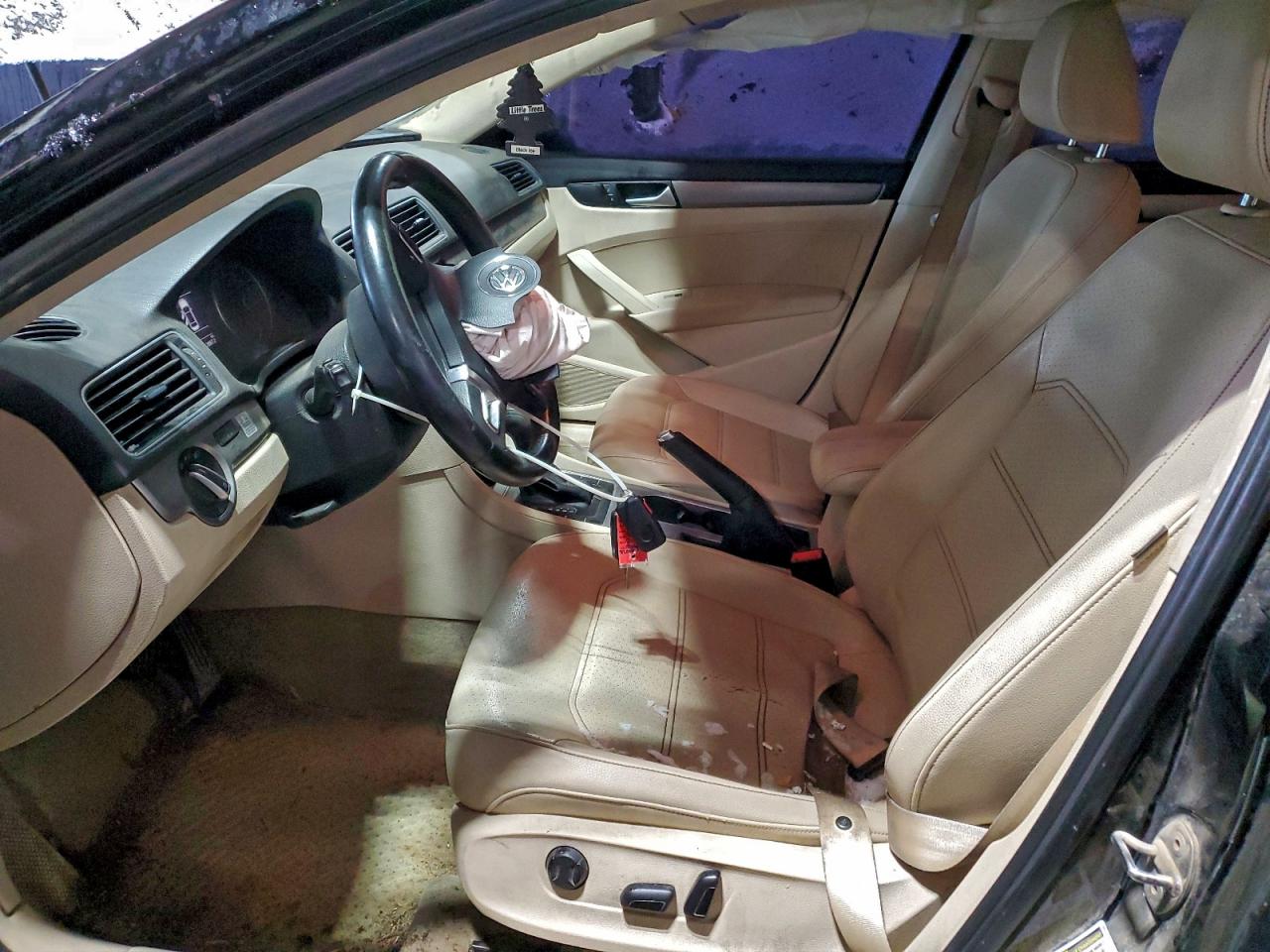 VOLKSWAGEN PASSAT SE