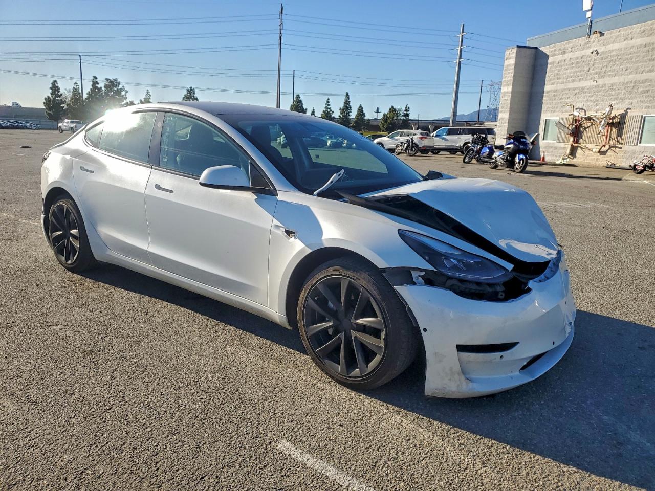 TESLA MODEL 3