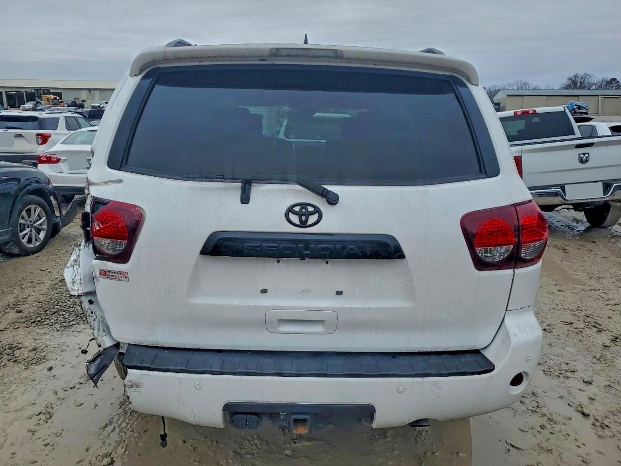 TOYOTA SEQUOIA SR5