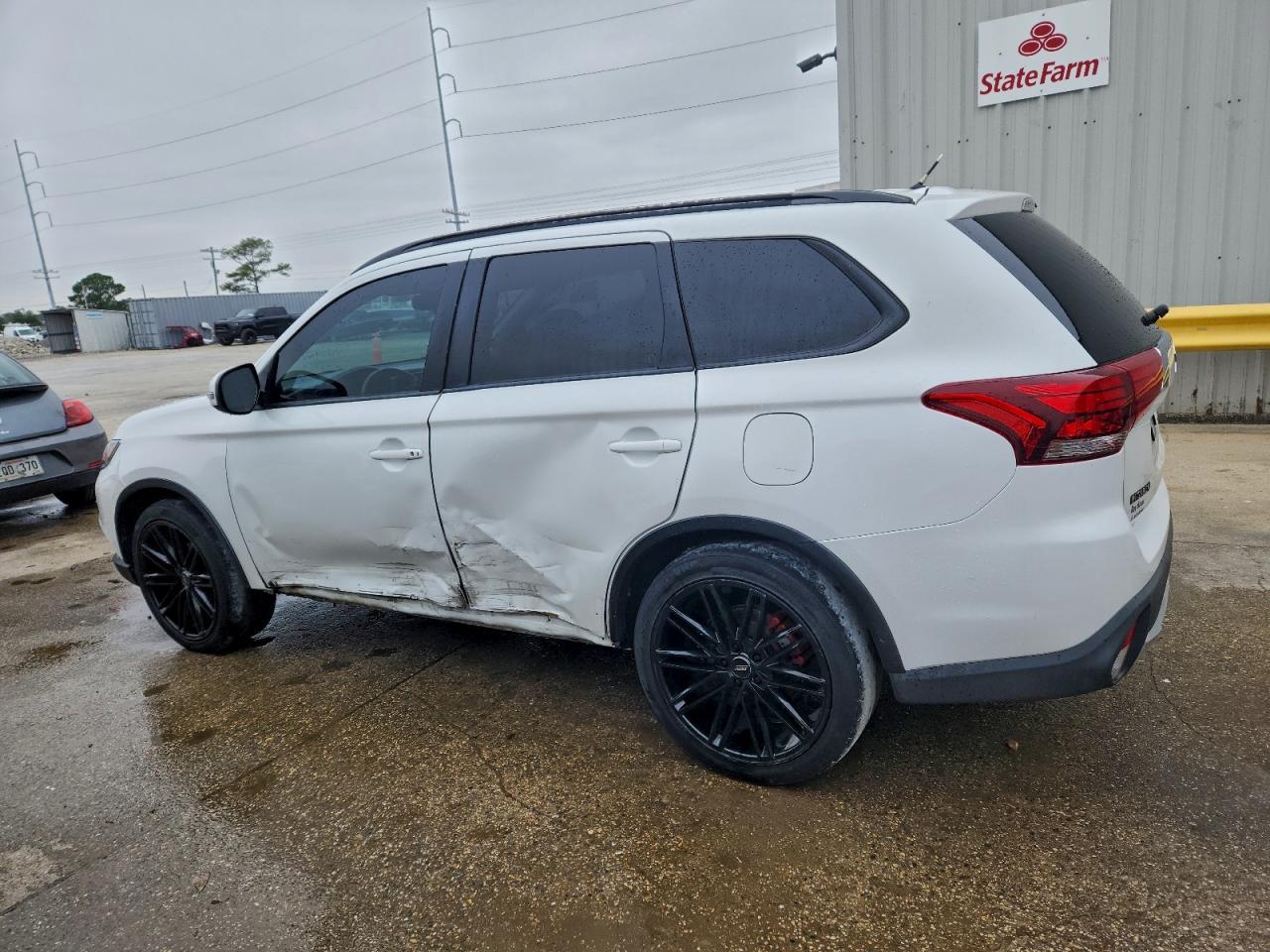 MITSUBISHI OUTLANDER SE