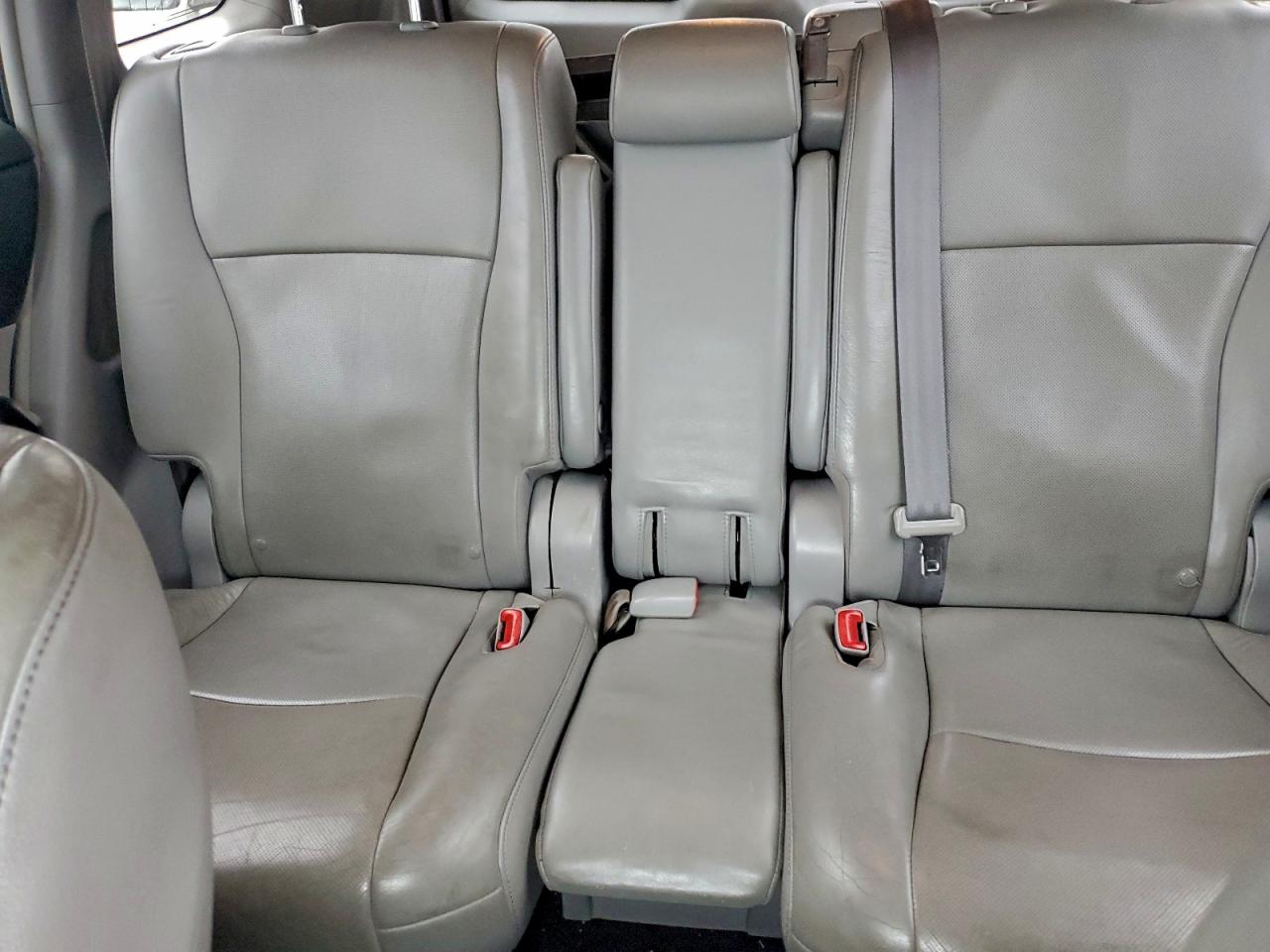 TOYOTA HIGHLANDER LIMITED