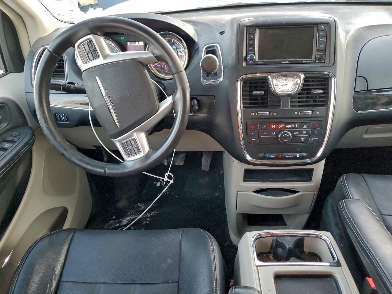 Lot #3308309176 2014 CHRYSLER TOWN & COU