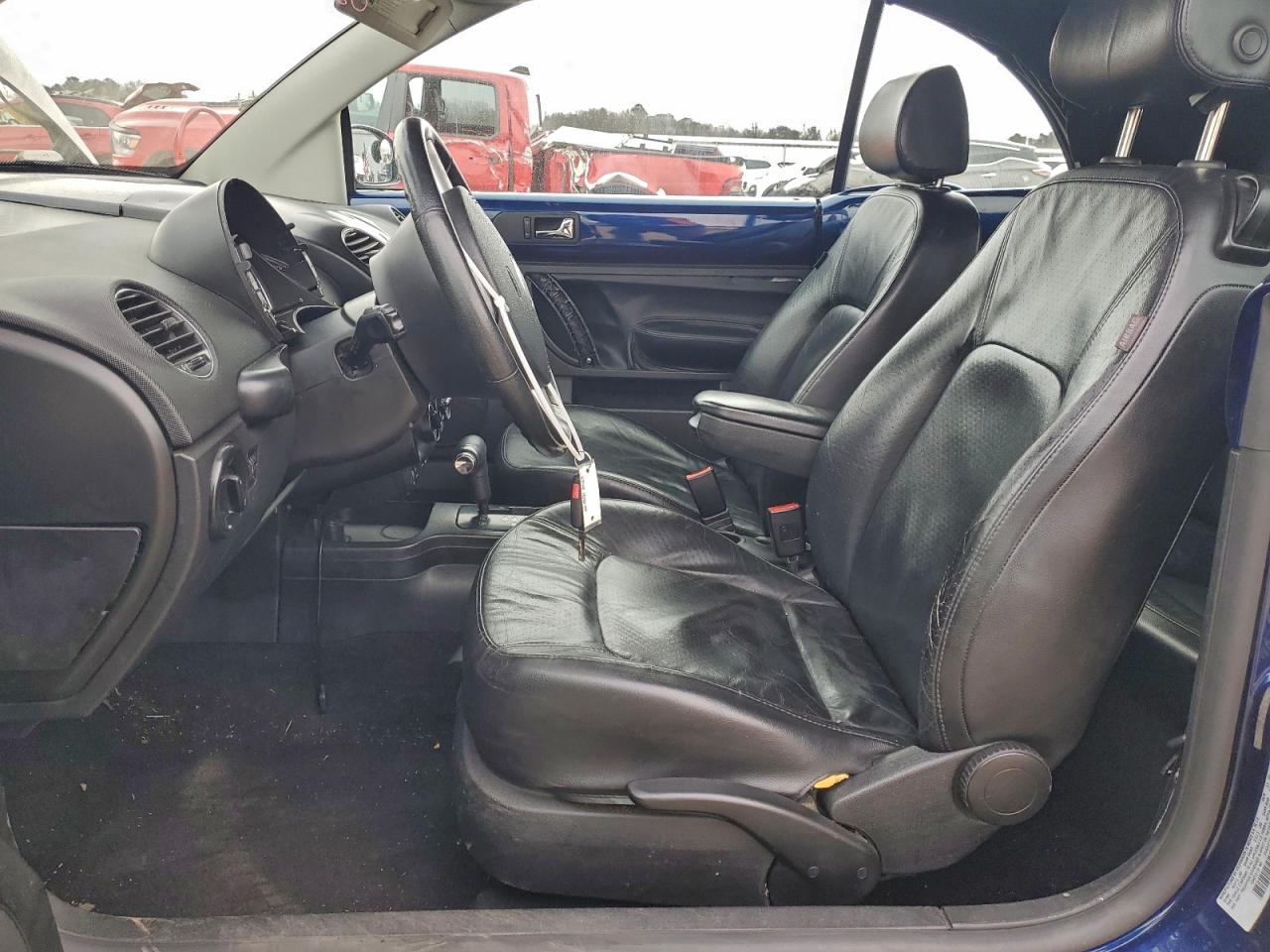 Lot #3316163267 2006 VOLKSWAGEN NEW BEETLE