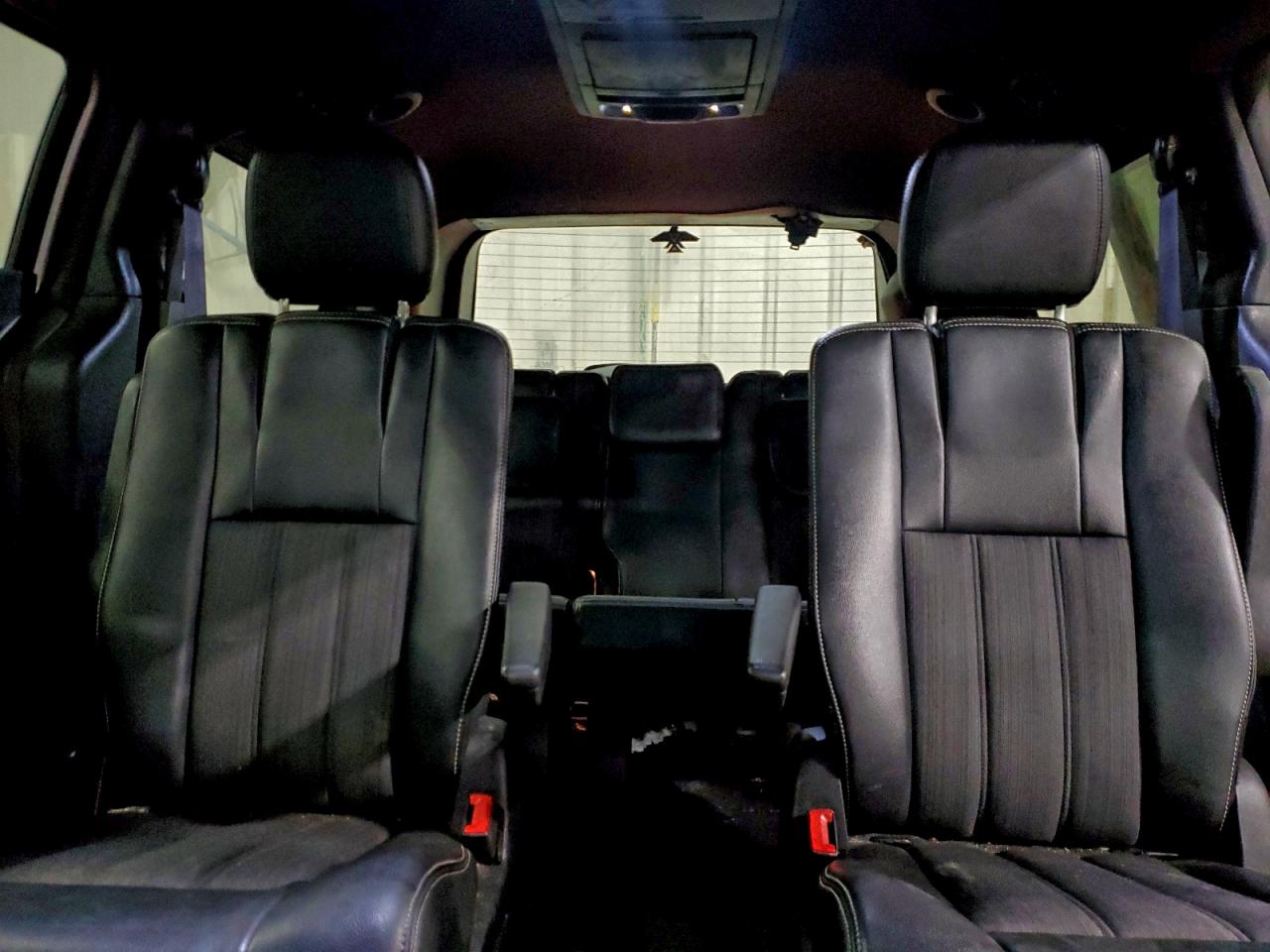 CHRYSLER TOWN & COUNTRY S