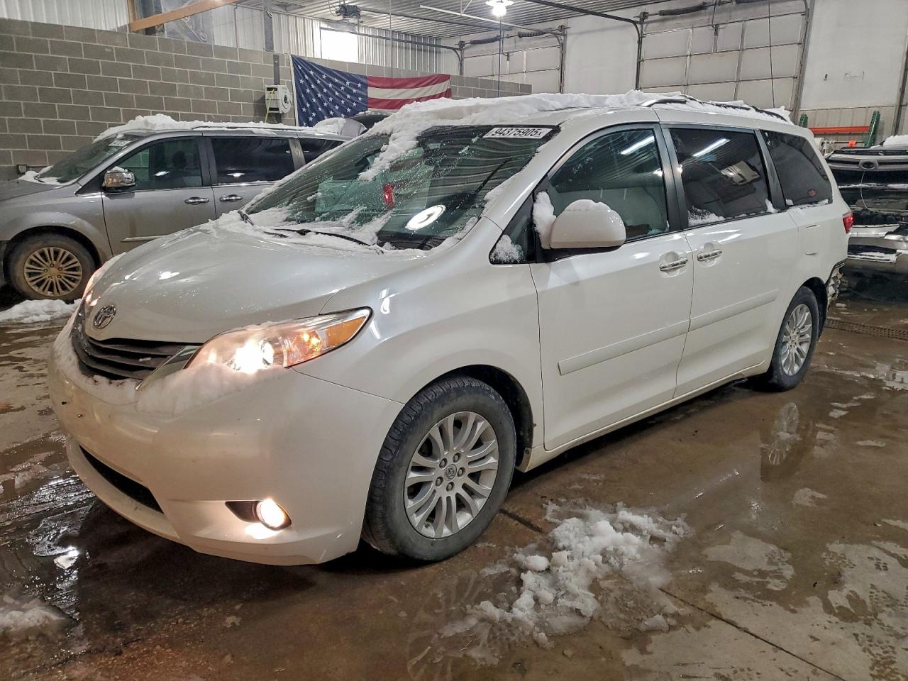 TOYOTA SIENNA XLE