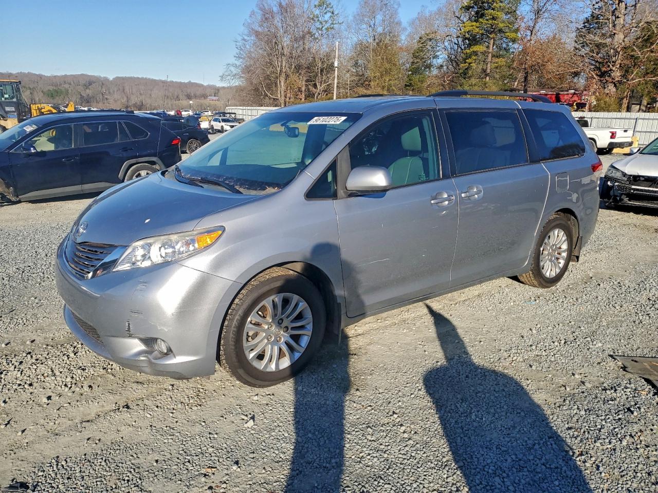 Lot #3311583840 2014 TOYOTA SIENNA XLE