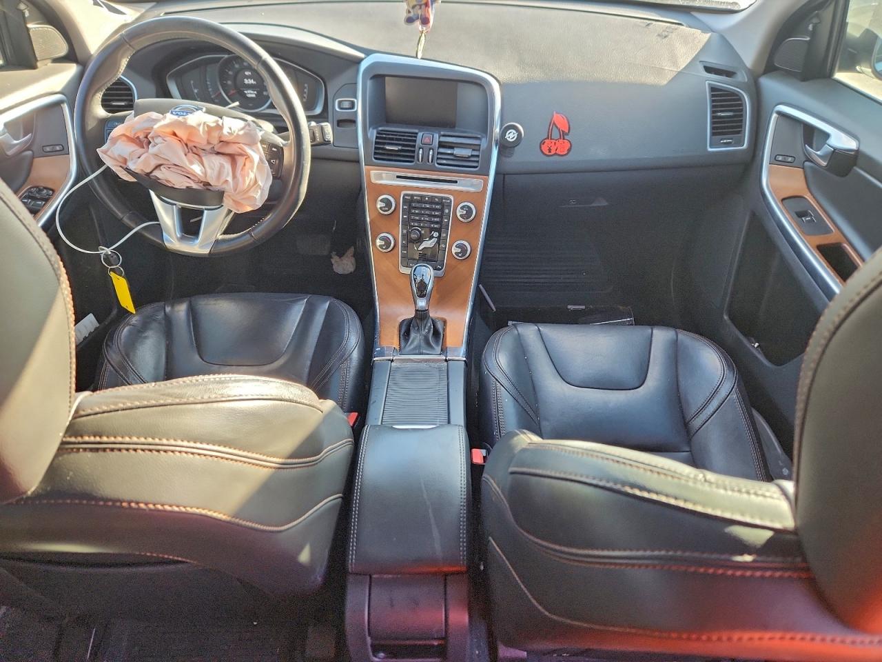 VOLVO XC60 T5 INSCRIPTION