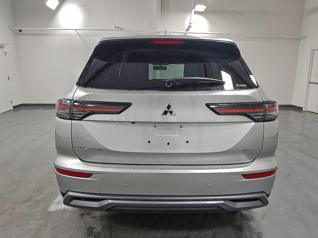 MITSUBISHI OUTLANDER SE