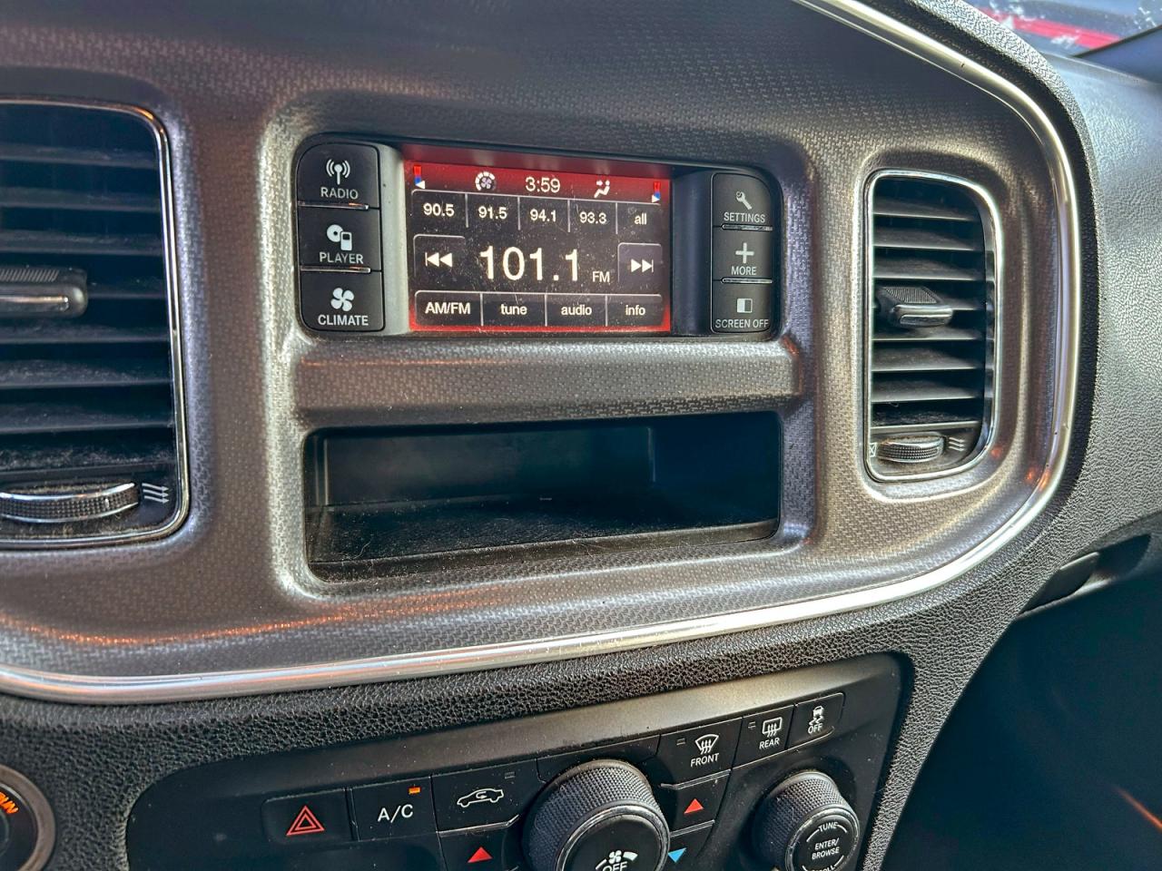 Lot #3305325354 2013 DODGE CHARGER SE