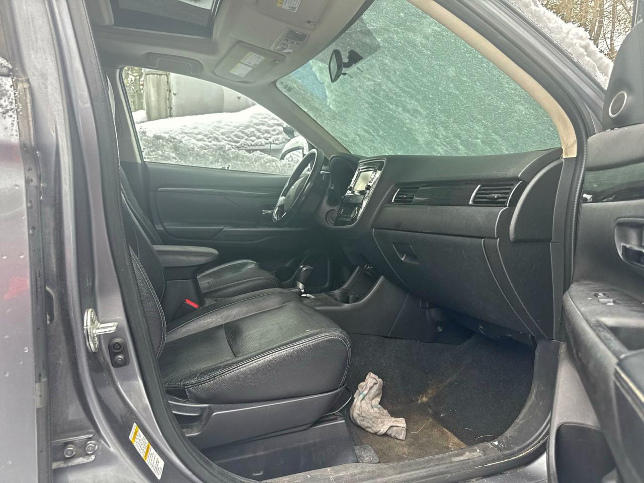 MITSUBISHI OUTLANDER SE