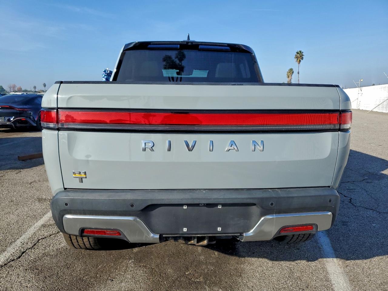 RIVIAN R1T ADVENTURE