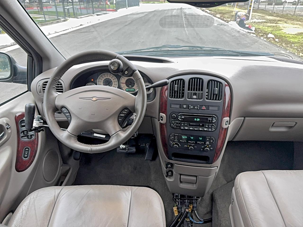 Lot #3315718365 2002 CHRYSLER TOWN & COU