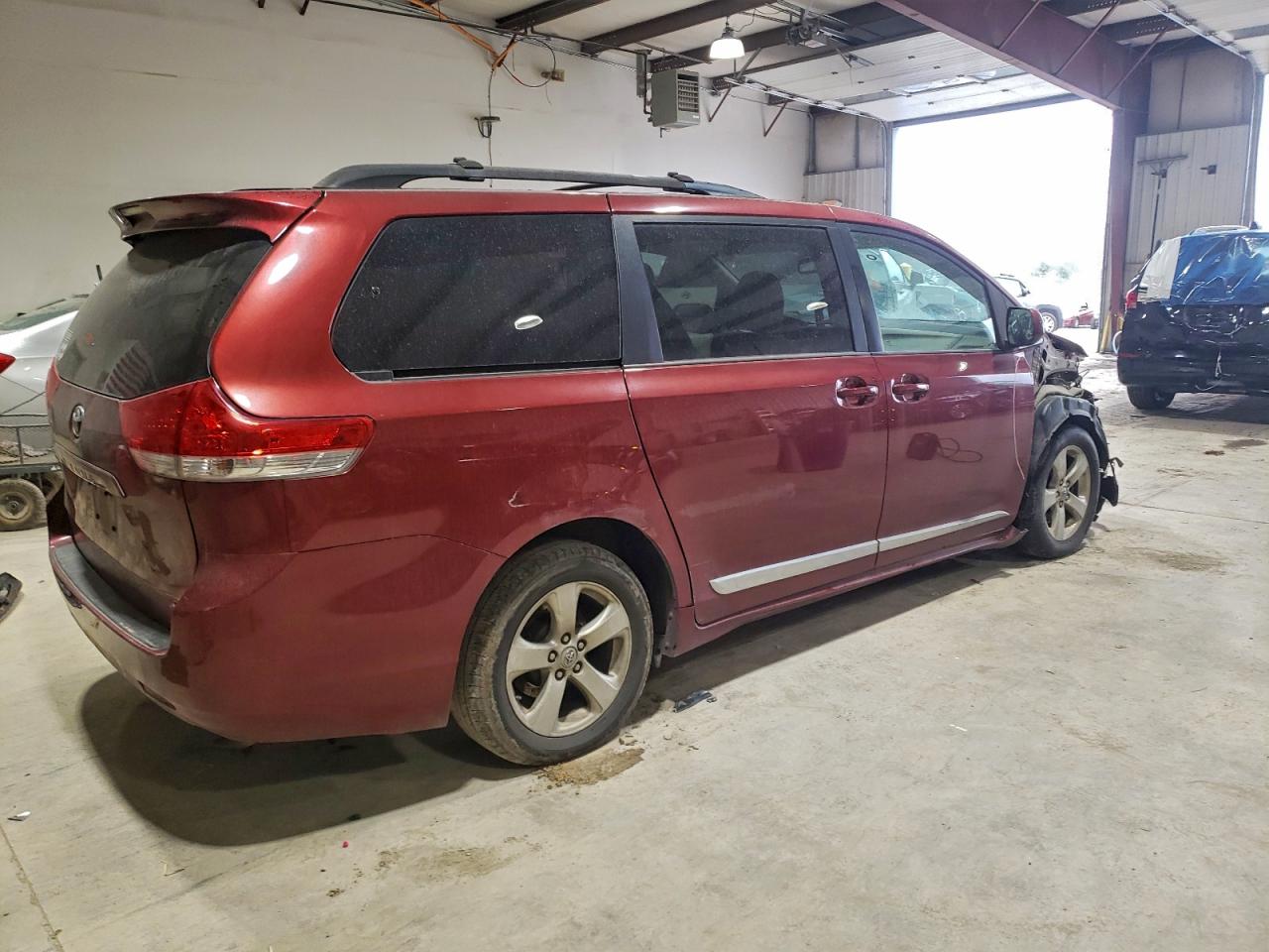 Lot #3315961240 2012 TOYOTA SIENNA LE