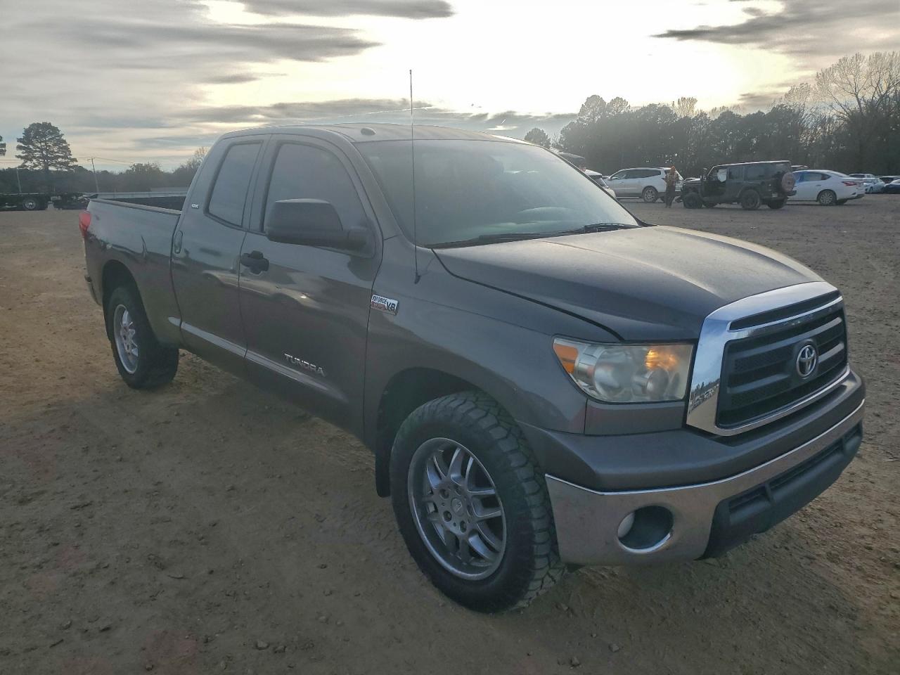 TOYOTA TUNDRA DOUBLE CAB SR5