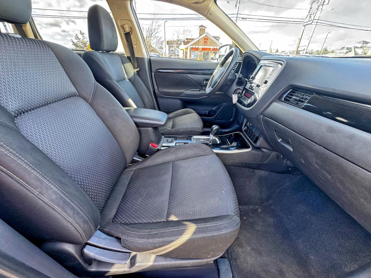 MITSUBISHI OUTLANDER ES