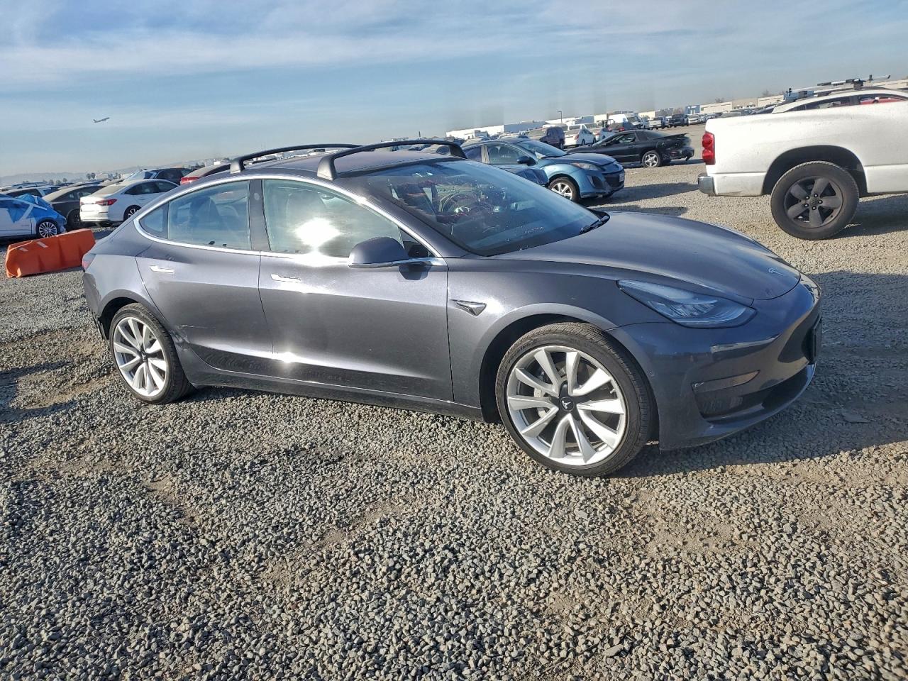 Lot #3318065409 2018 TESLA MODEL 3