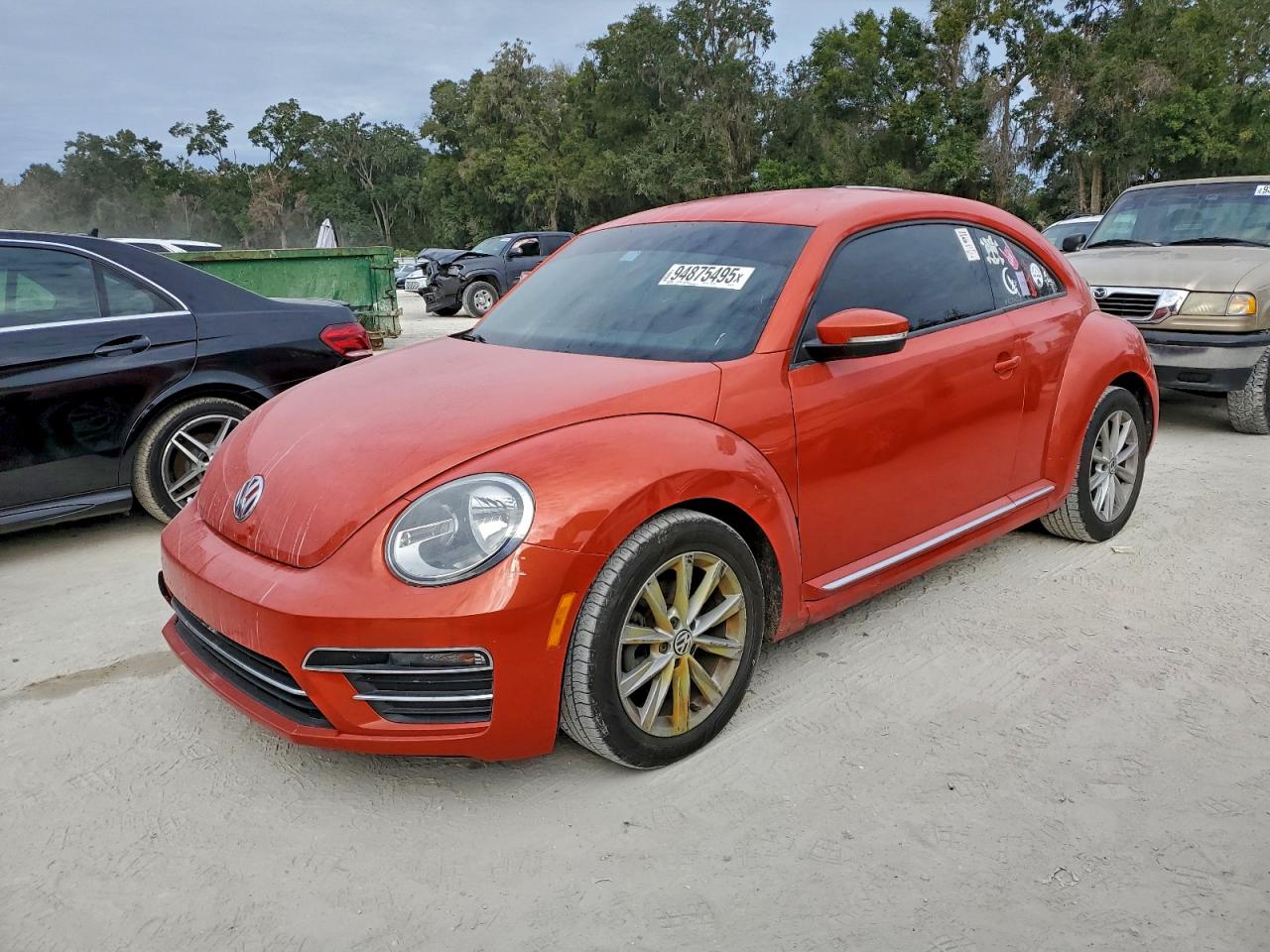 VOLKSWAGEN BEETLE SE