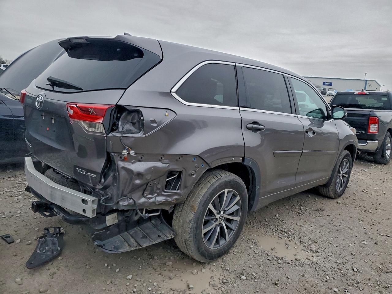 TOYOTA HIGHLANDER SE