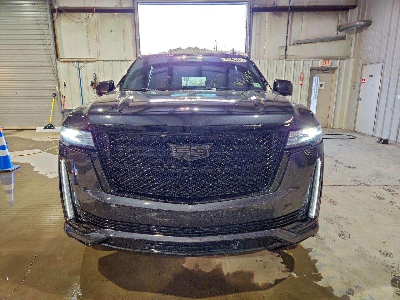 CADILLAC ESCALADE ESV PREMIUM LUXURY