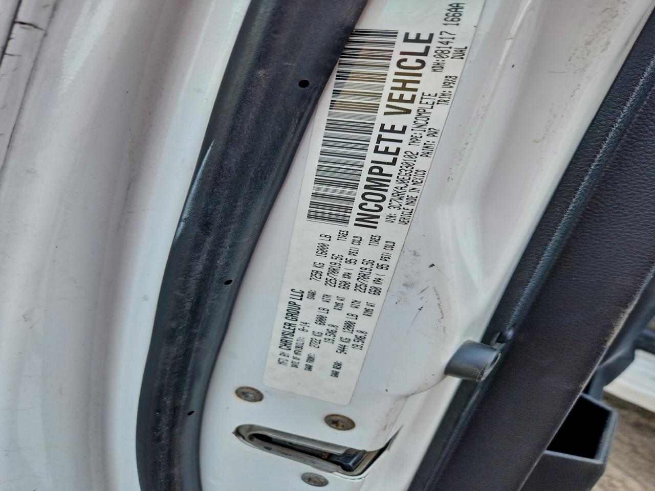 Lot #3315929080 2014 RAM 4500