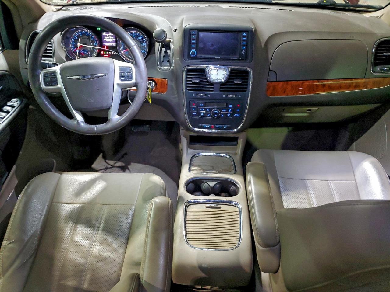 Lot #3315916104 2015 CHRYSLER TOWN & COU