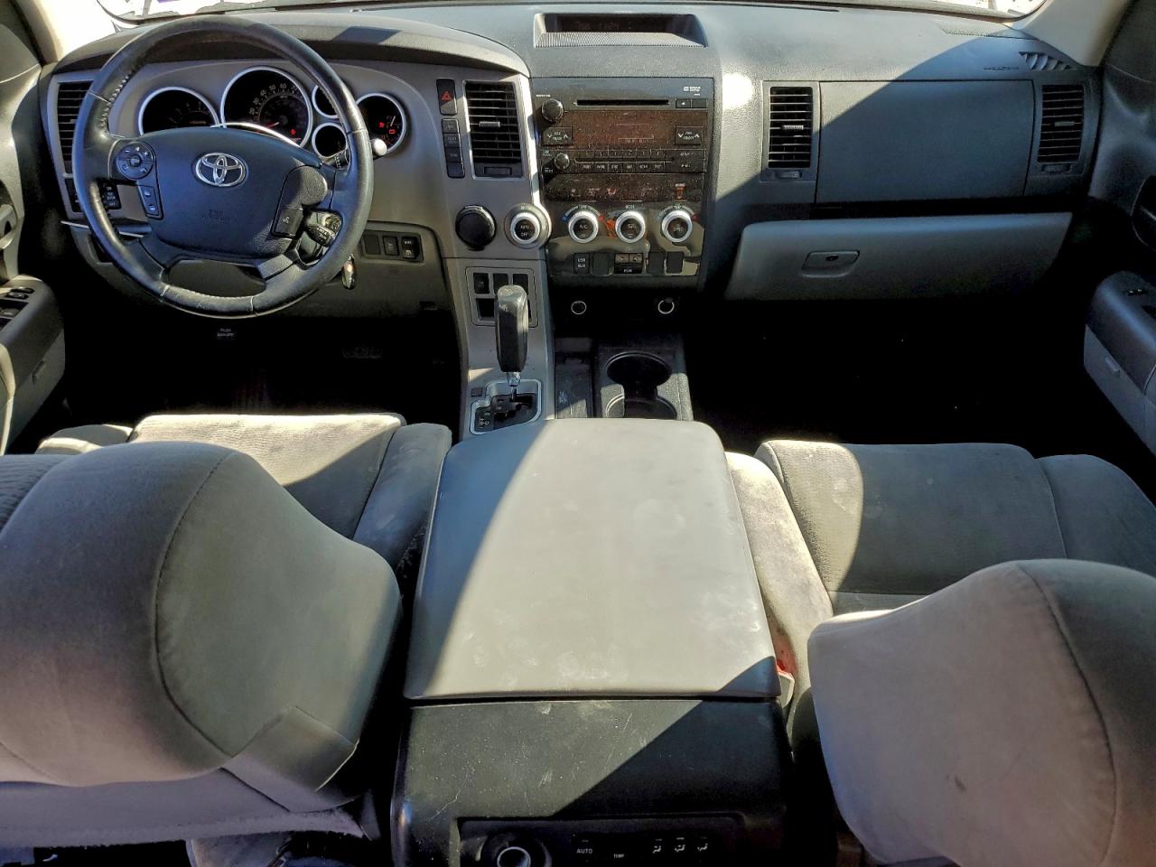 TOYOTA SEQUOIA SR5