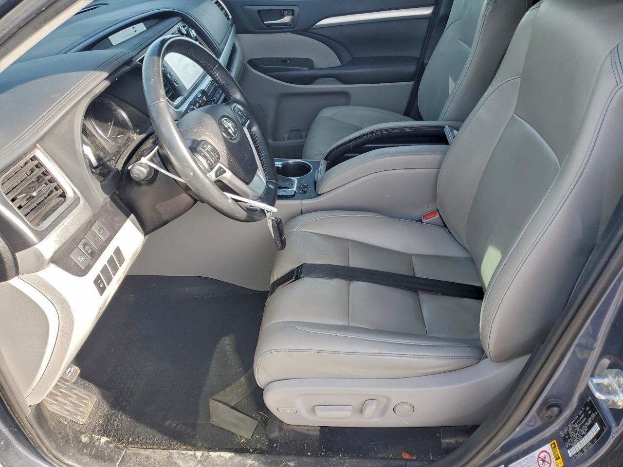 TOYOTA HIGHLANDER SE