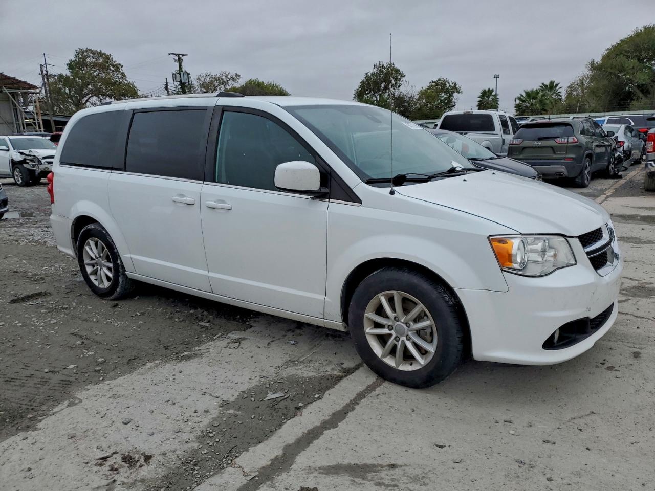 Lot #3317921919 2019 DODGE GRAND CARA